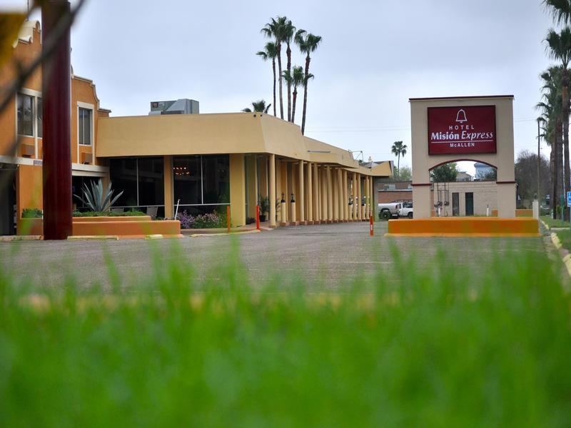 Clarion Inn Near Mcallen Airport Exterior photo